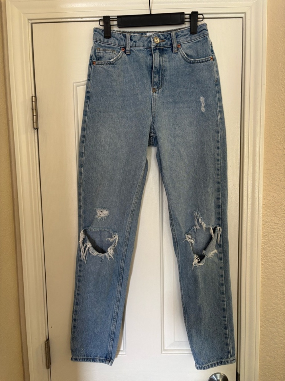 BDG Urban Outfitters Mom Jean Light Wash Distressed W25 L32
